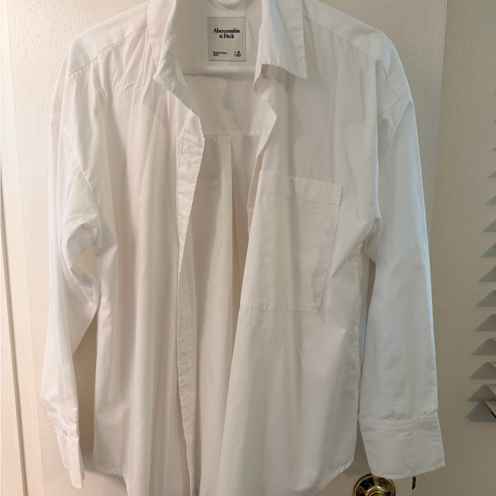 NWOT Abercrombie & Fitch Classic White Button Down Shirt Size Mediun